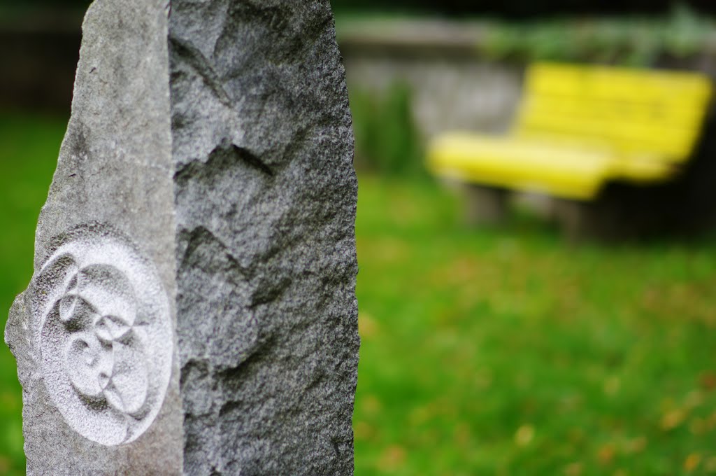 A yellow bench by rlubej