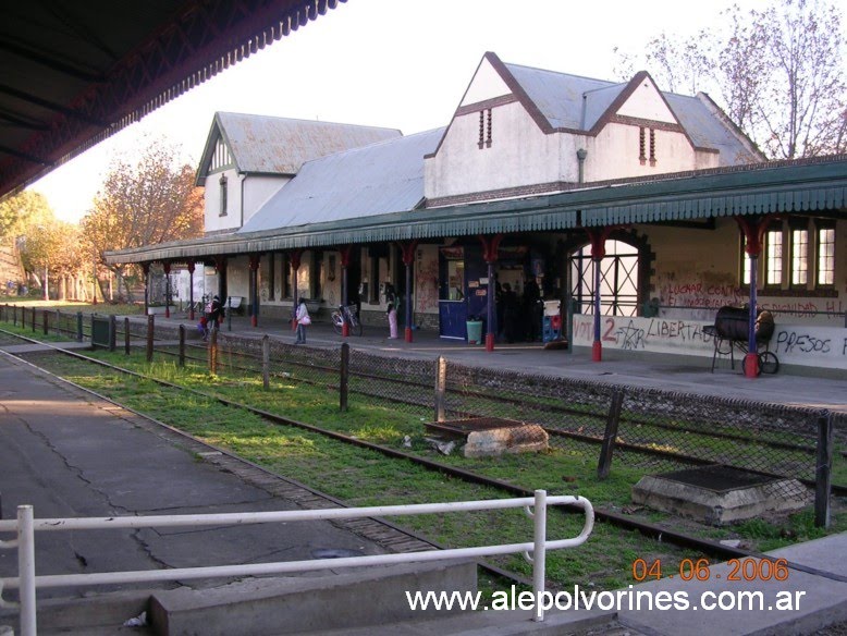 Estacion Remedios de Escalada (www.alepolvorines.com.ar) by alepolvorines