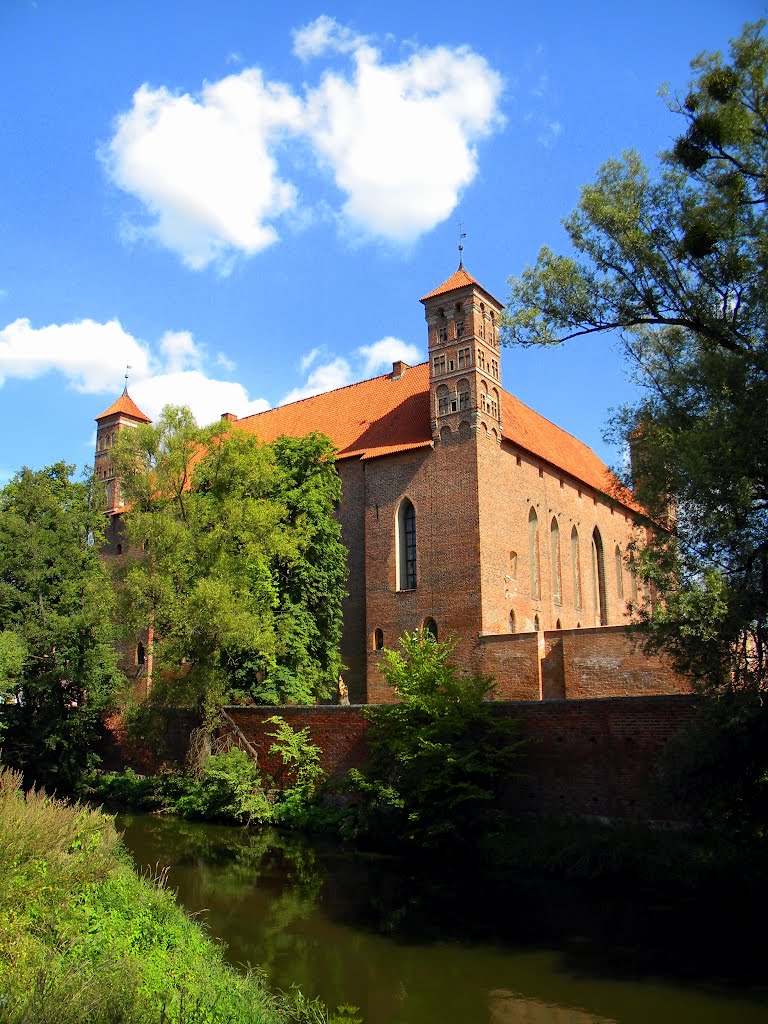 Biskupi zamek - widok znad Łyny by petrelpiotr