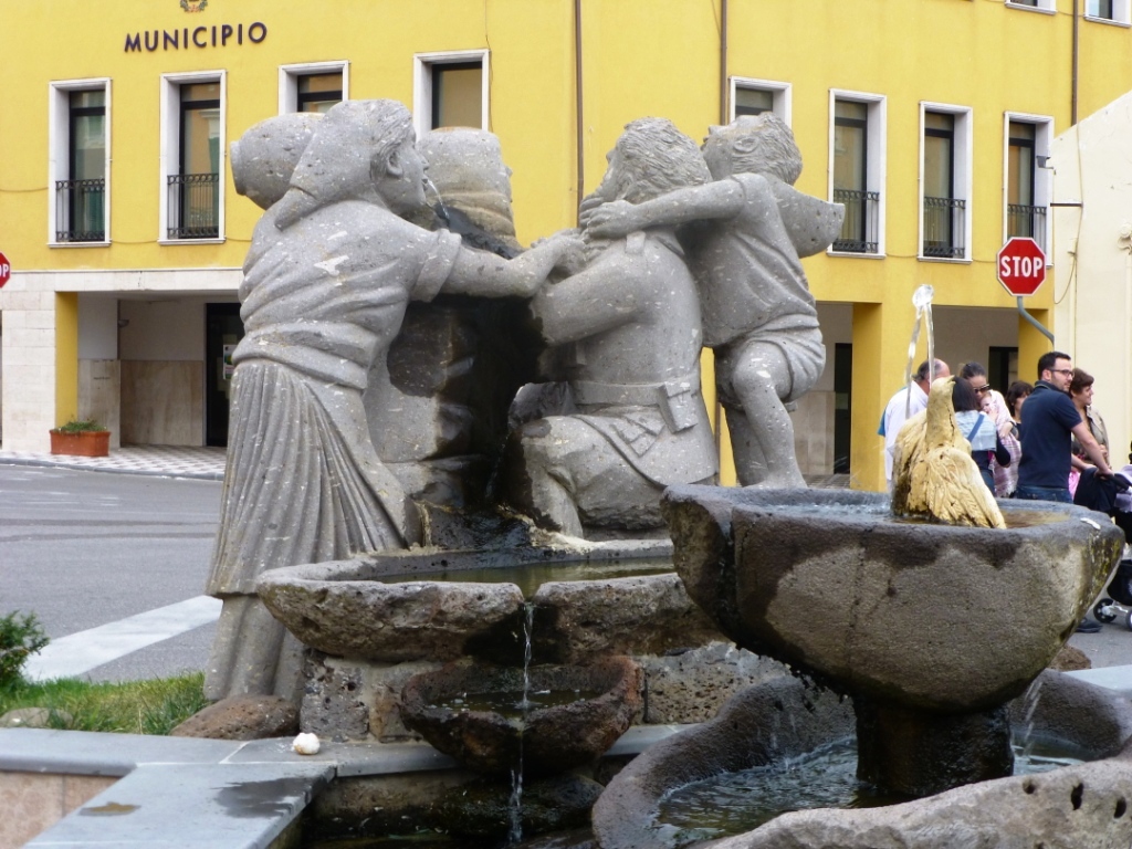 Monumento ai caduti - Piazzetta Paolo Mossa by Gianfranco Pala