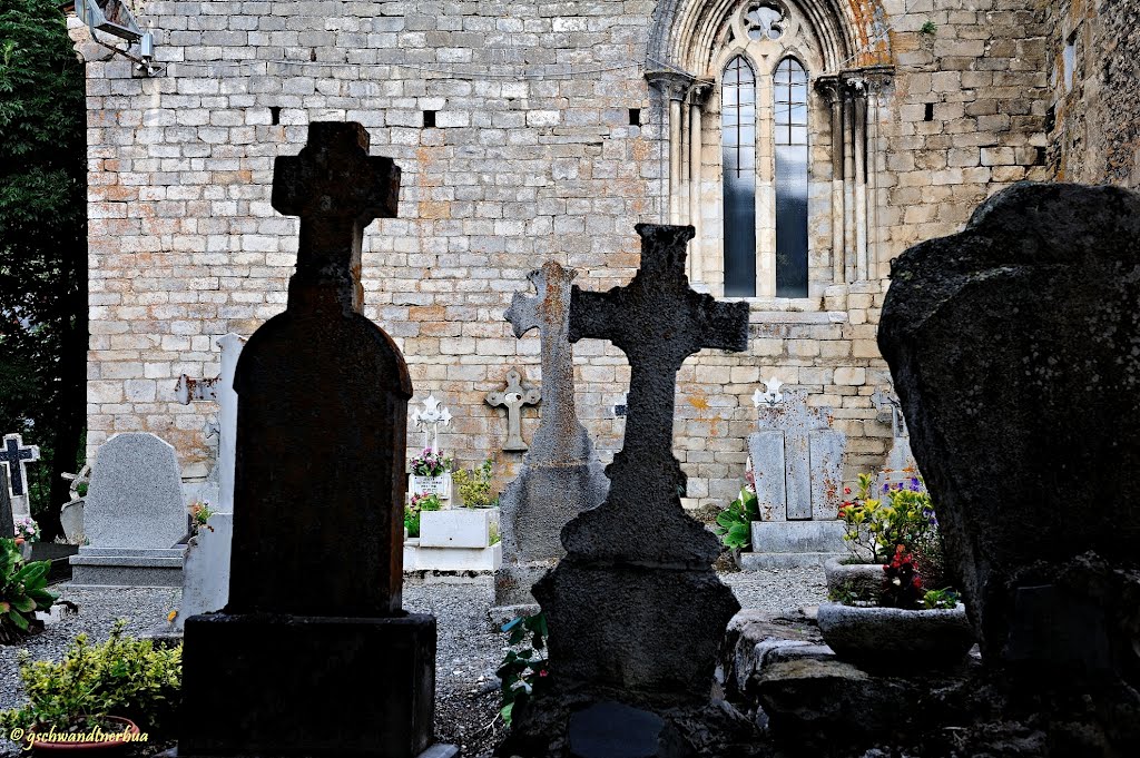 Friedhof in Salardú, Pyrenäen by gschwandtner bua