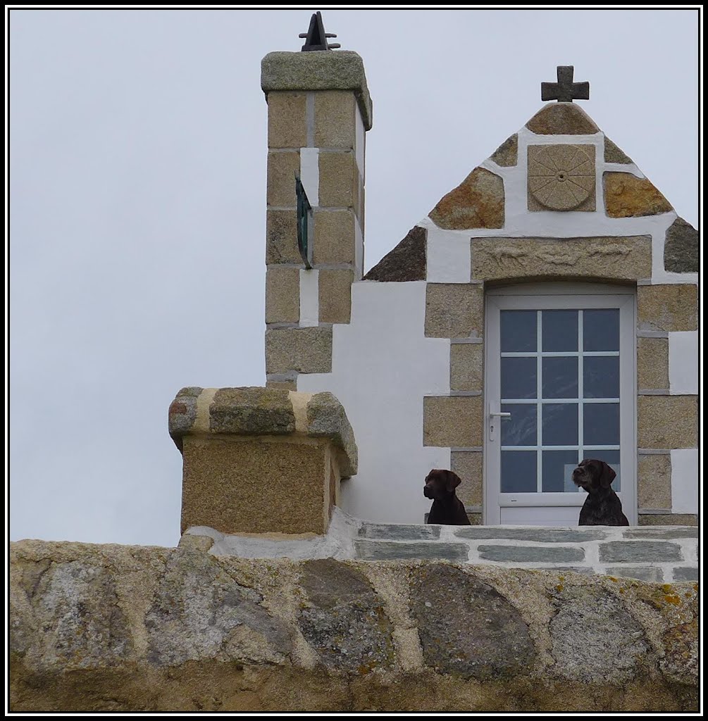 Haus in Kerloc´h Huella mit freundlichen Wachposten by Lothar for Panoramio