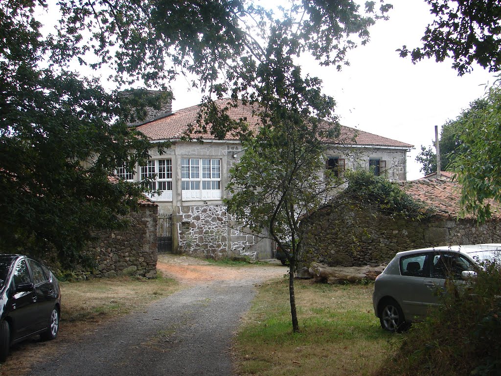 Casa de A Torre, en Boimorto by Arturo Maneiro