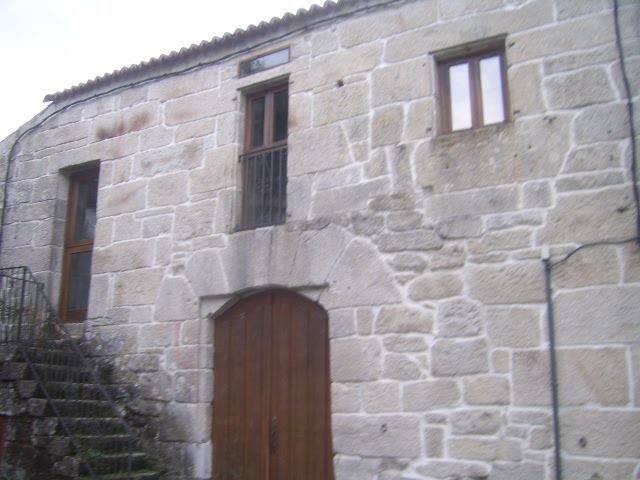 Casa medieval,Pazos de Arenteiro. by Rafaiel alvarus rode…