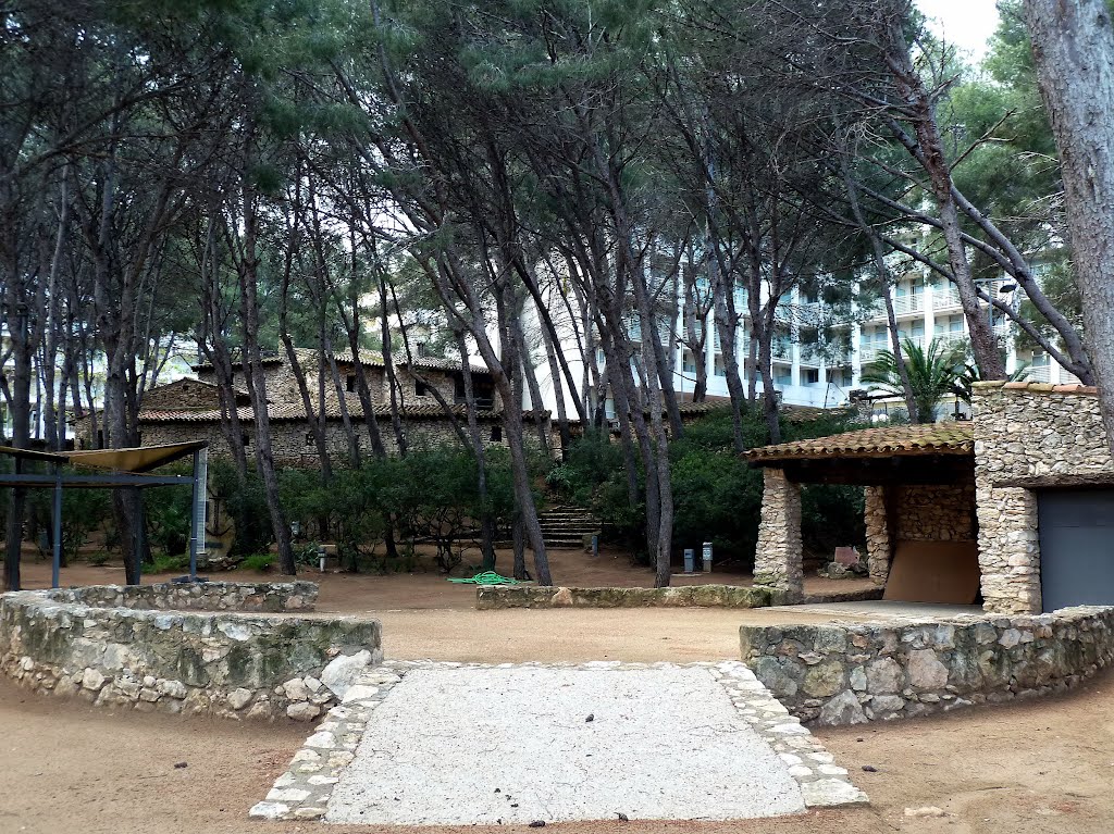 Masia Catalana, Salou, Tarragona, Cataluña, España by Antonio Alba