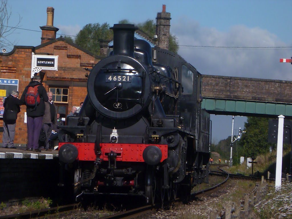 46521 arrives at quorn and prepares to go to the turntable for turning by Julian Davis