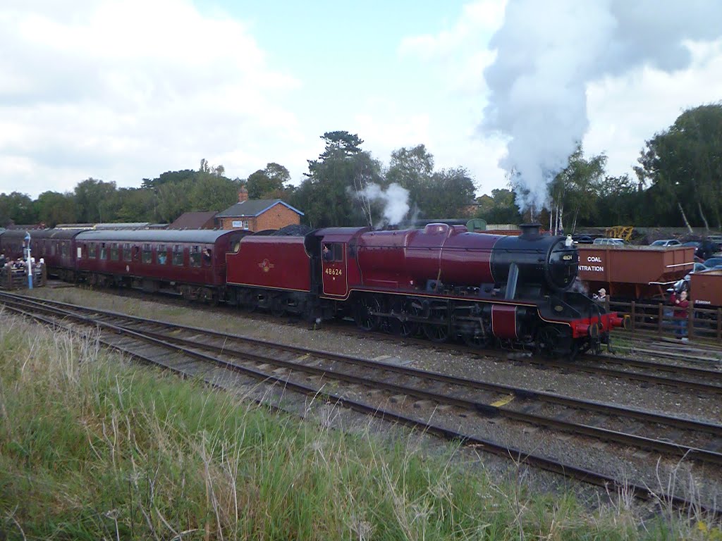 48624 departs quorn with a passenger train by Julian Davis