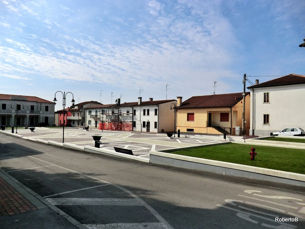 Piazza del Popolo Frassinelle by RobertoBeria