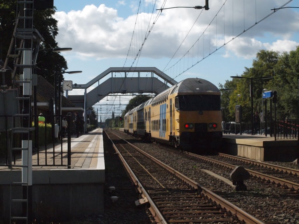 Stoptrein naar Utrecht Centraal by Renateeeeee