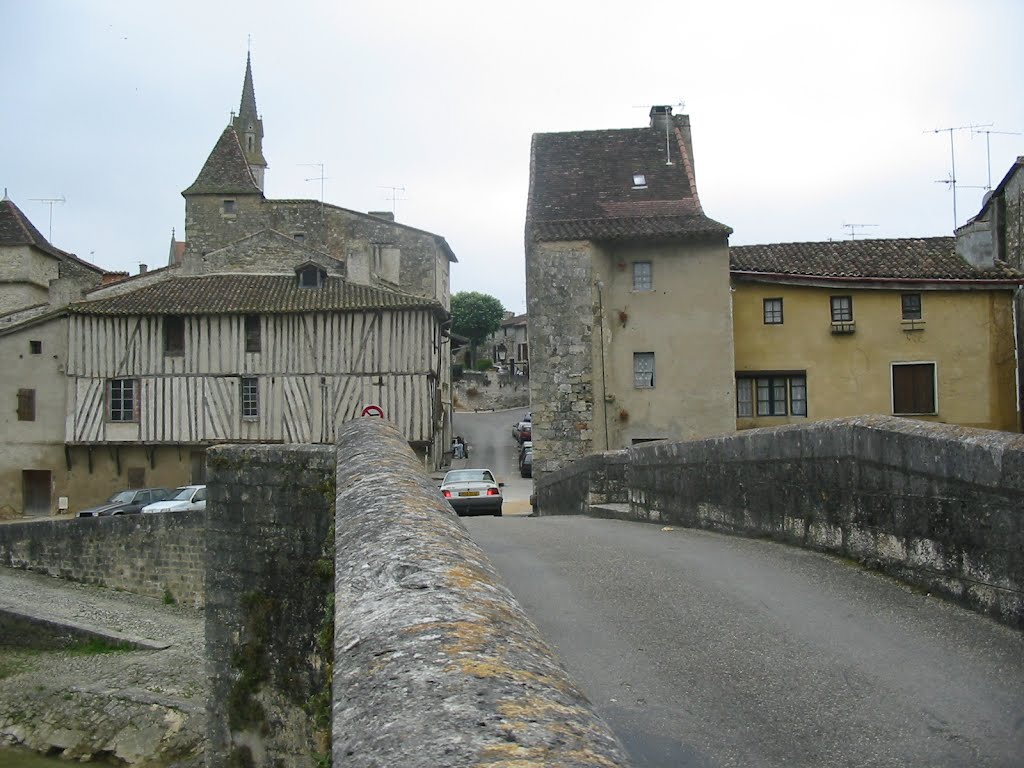 Nérac le vieux pont by Daniel Gradel