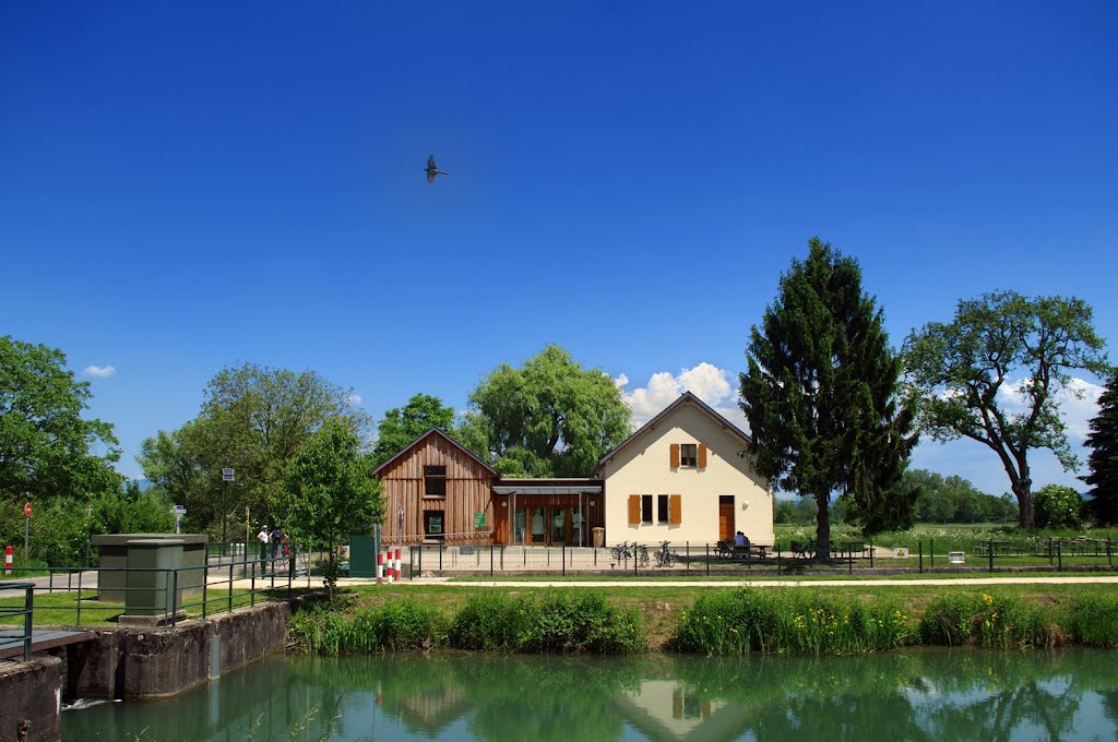 The PCA flood-gate house by http://www.meispix.com (Philippe Meisburger)