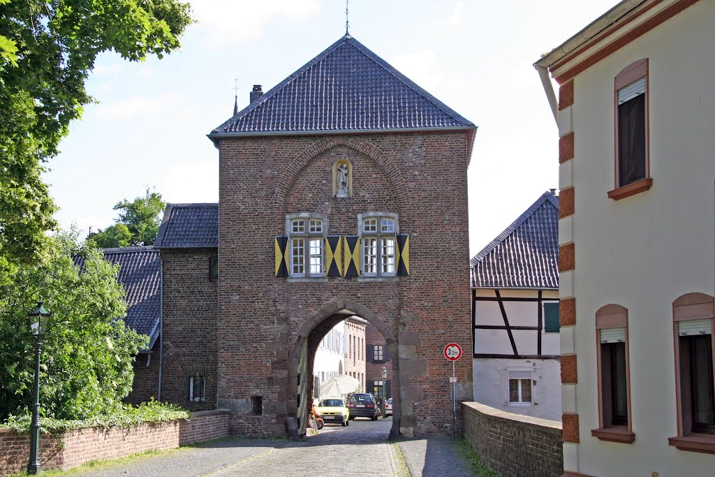 Stadttor in Bedburg-Kaster by ulrikeb