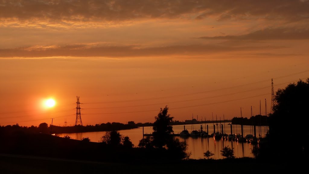 Abendstimmung an der Elbe by lopit