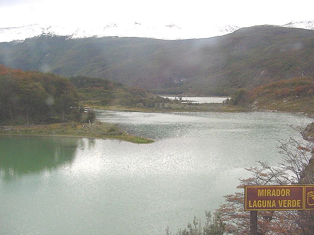 Ushuaia - Tierra del Fuego - Mirador de la laguna Verde como indica el cartel - ecm by eliseo c. martínez