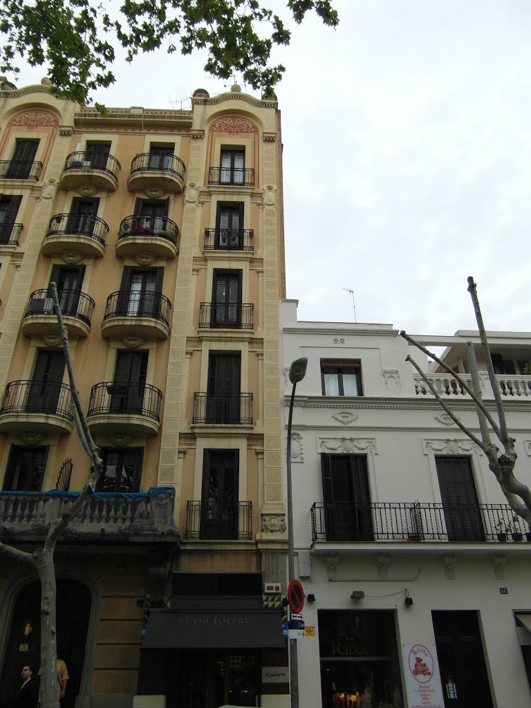 Façades at Carrer de Santaló by IngolfBLN