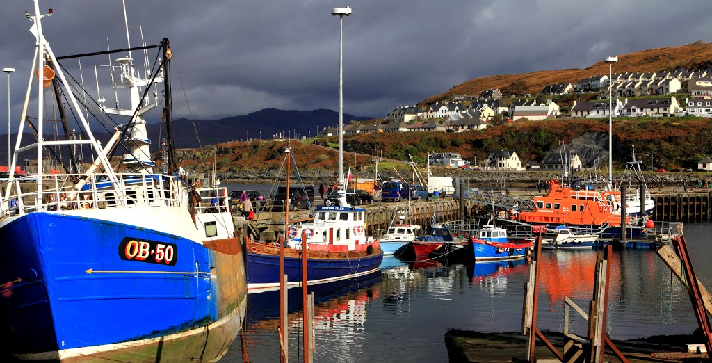 Autumn sun in the harbor of Mallaig by Käptn Iso