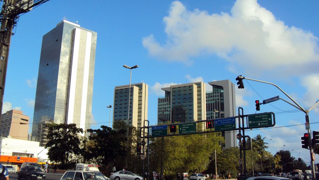 Avenida Agamenon Magalhães com a Rua Paissandu by Orlando de Almeida Calado