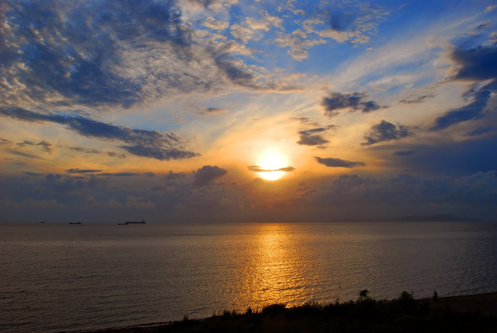 Владивосток. Амурский залив. Vladivostok. Amursky Bay. by Veniamin Manuylov