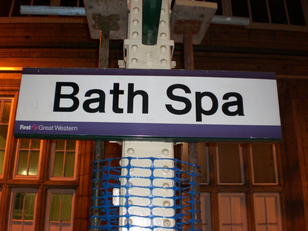 Bath Spa Station by pinksnowman