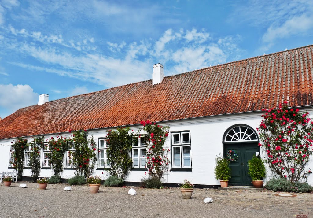 Wirtschaftshof und -gebäude by mimi.handorf