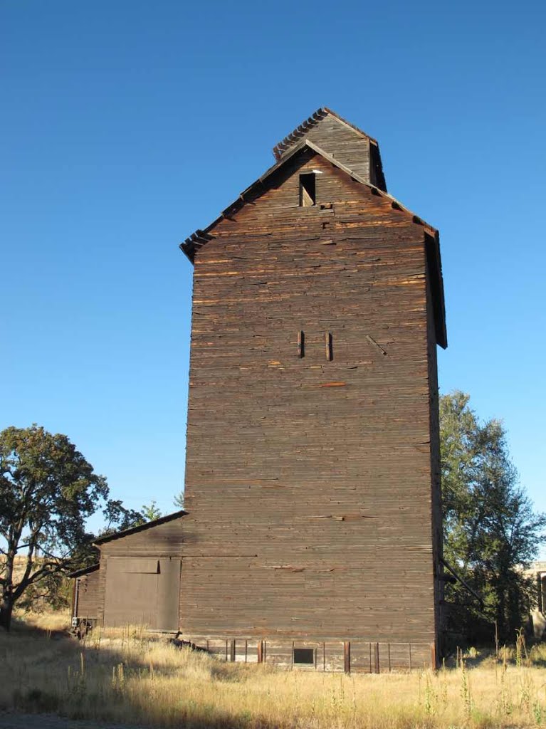 Backside of Boyd Elevator by "Histories & Mysteries of the Columb