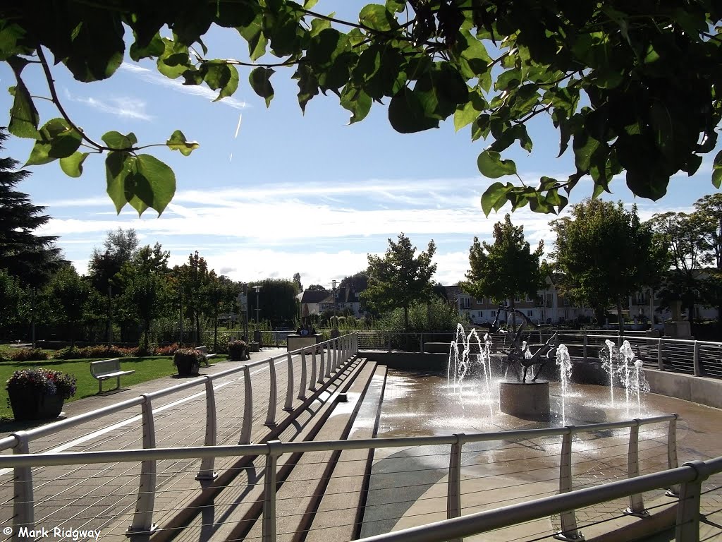 Staines Memorial Gardens (3) by Mark Ridgway