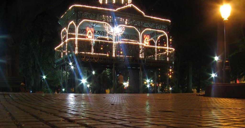 Kiosco de noche by juanelo242