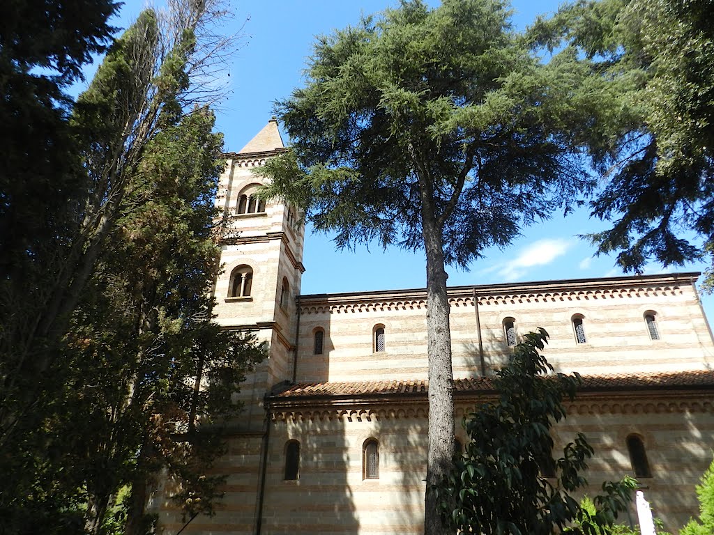 A church in Alberese by Familie Pustylnik