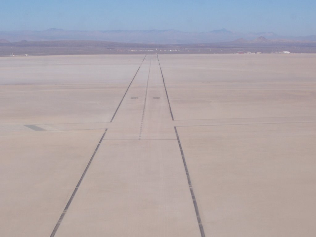 Lake bed runway 33 at Edwards by californiapilot