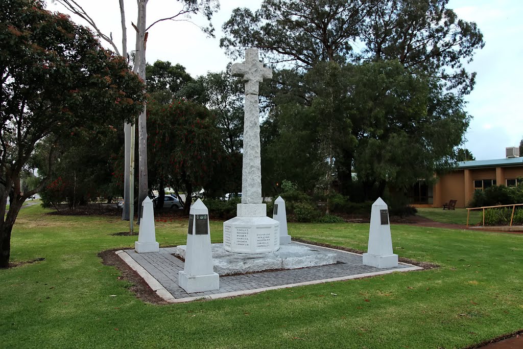 Pinjarra - War Memorial by Derek Graham