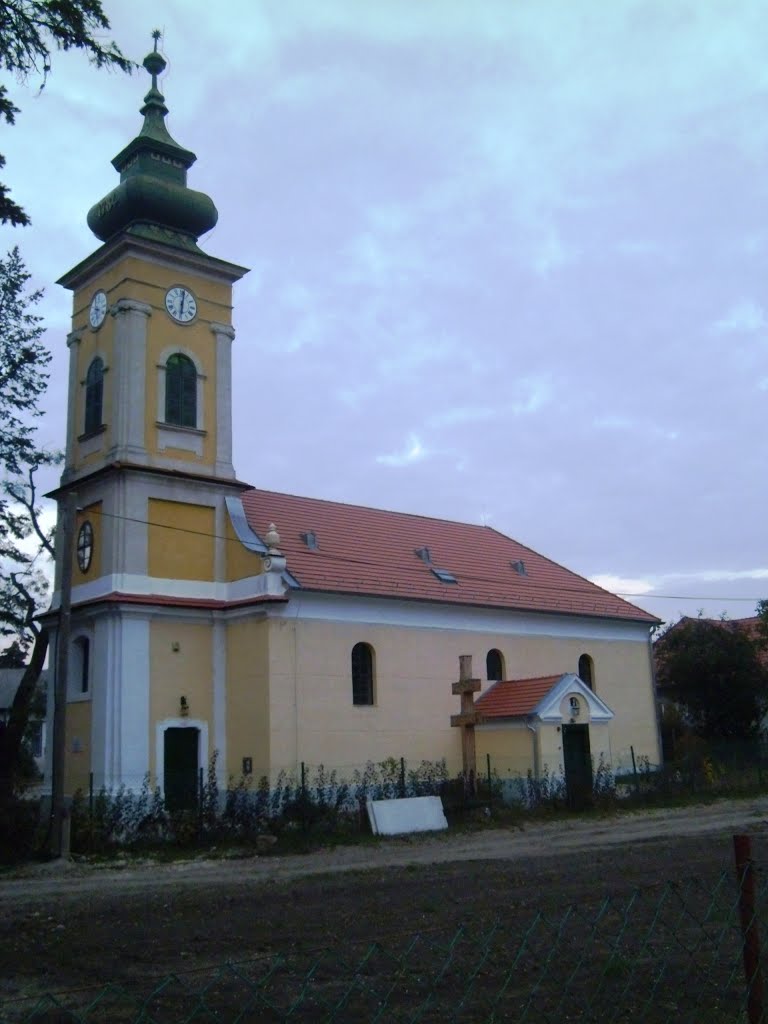 Gárdonyi Református Egyházközség temploma - 4 \\ Reformed Church in Gardony by peppe maci