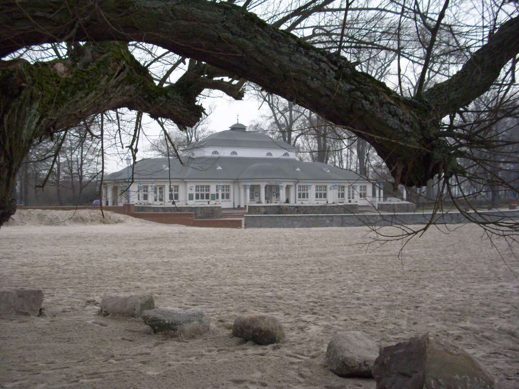 Strandhalle Ueckermünde by Klaus Heinrich