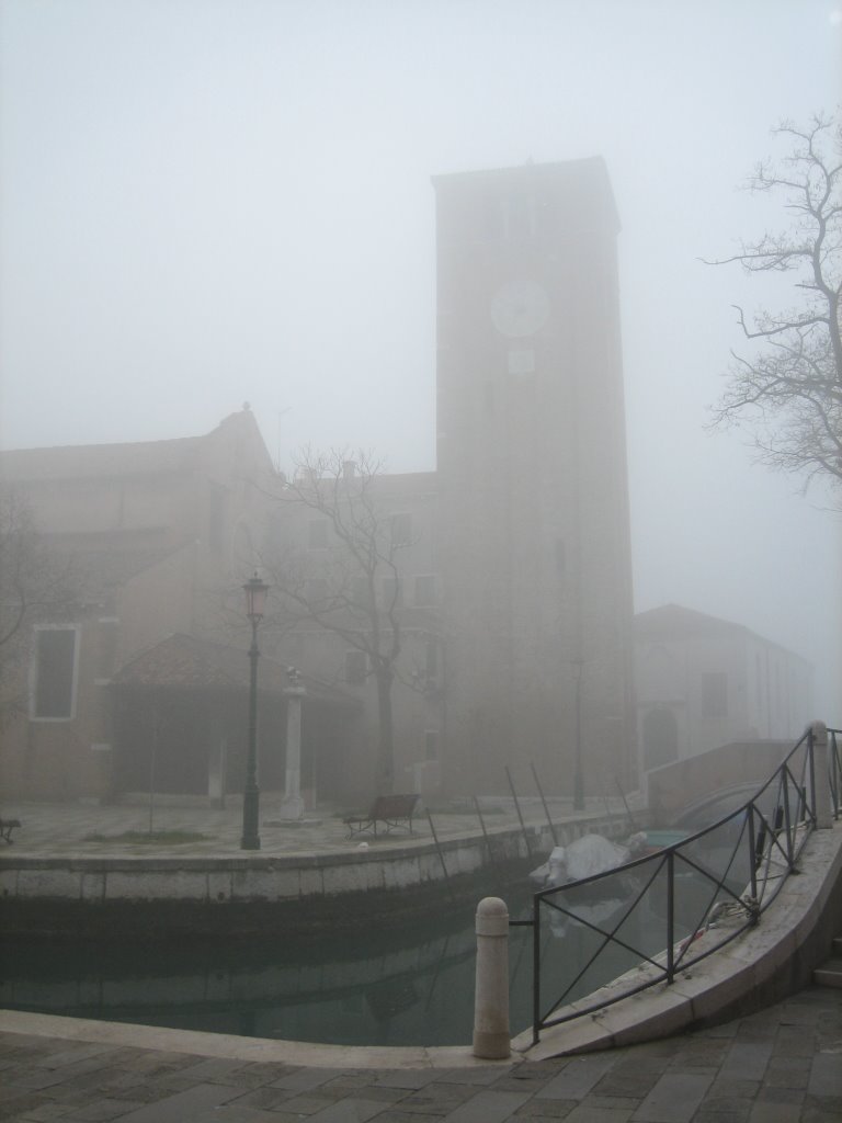 S. Nicolò dei Mendicoli con la nebbia by MIKI40