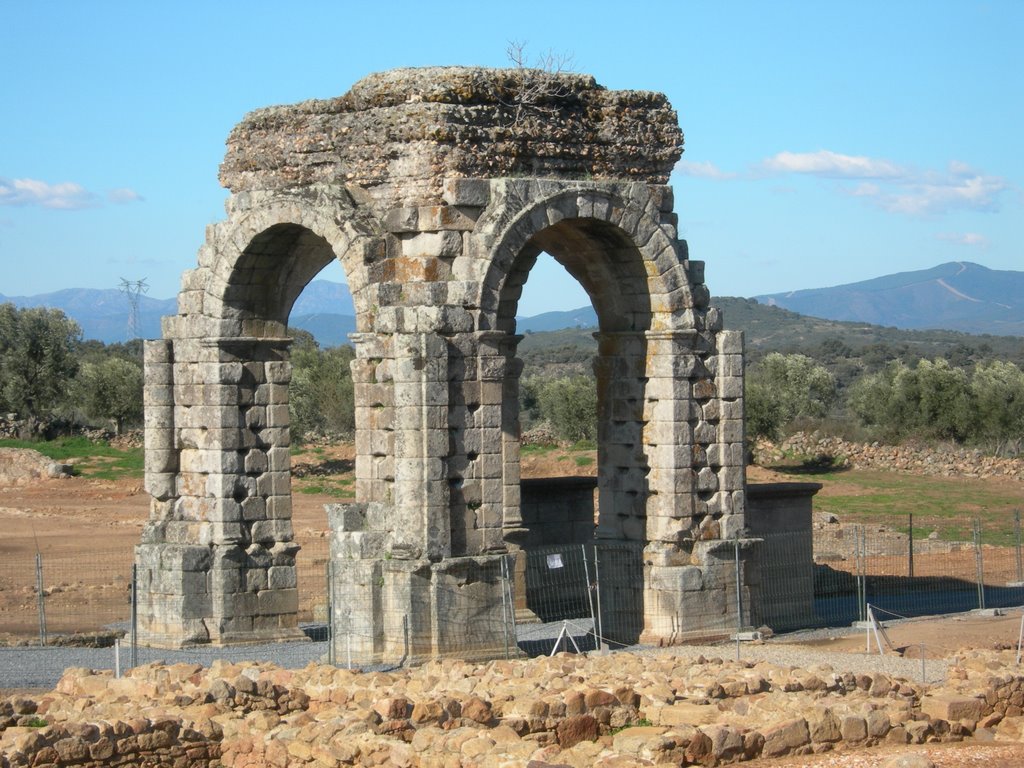 Arco de Cáparra by Chemasanco