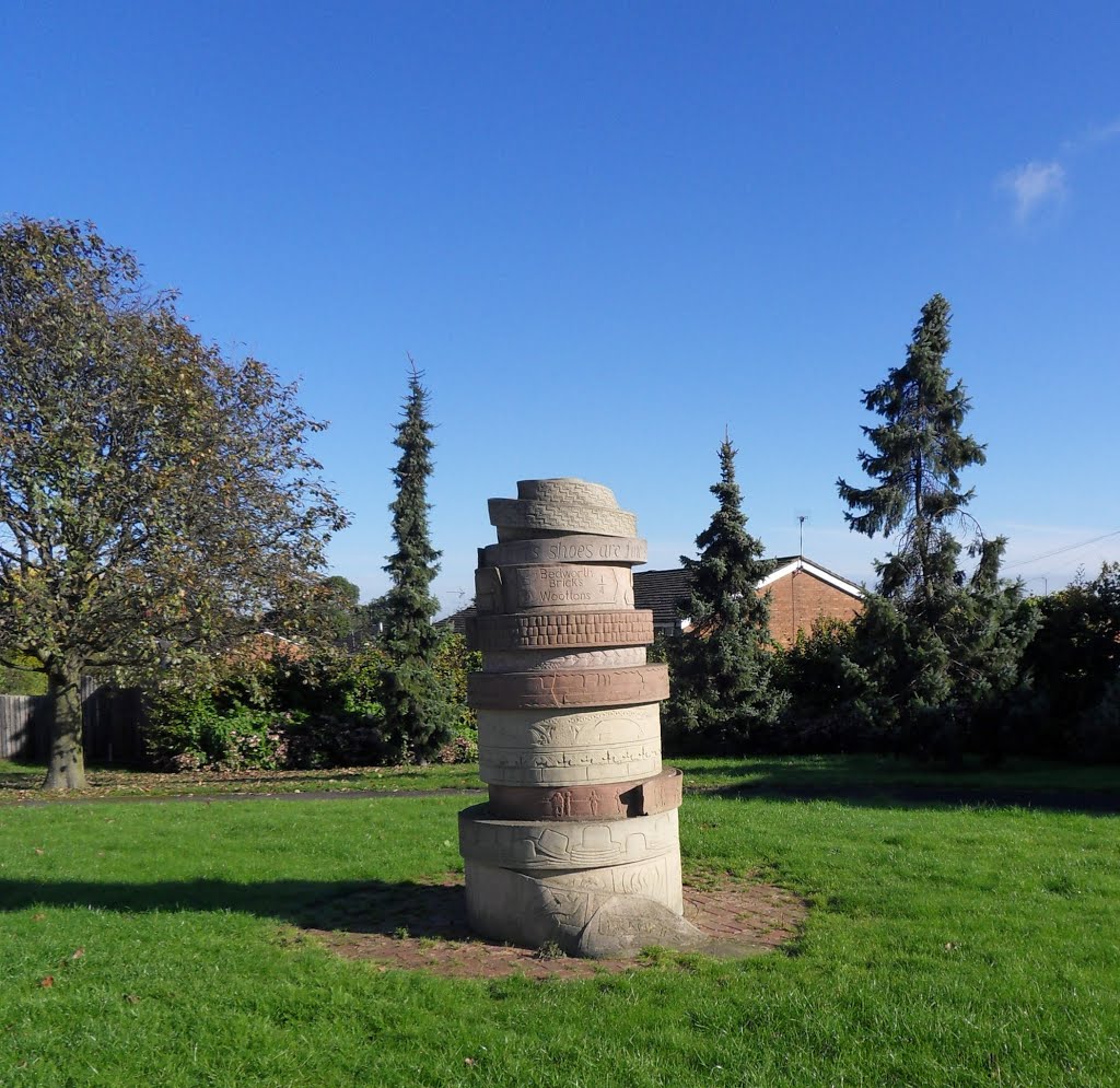 Strange totem on the Green at Bedworth by Bobsky.