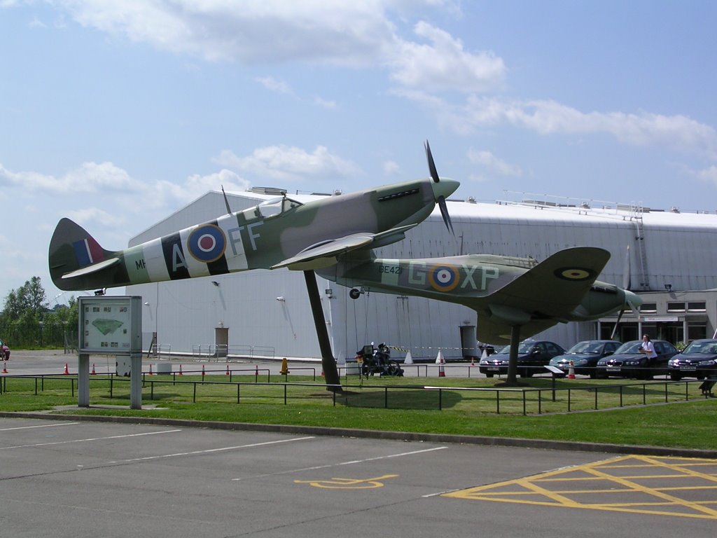 Hendon Aviation Museum july 2004 by lengel