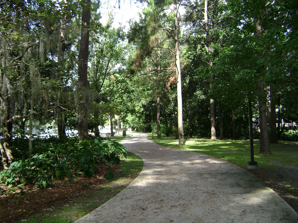 Azalea City Trail on VSU Campus by mriveraz