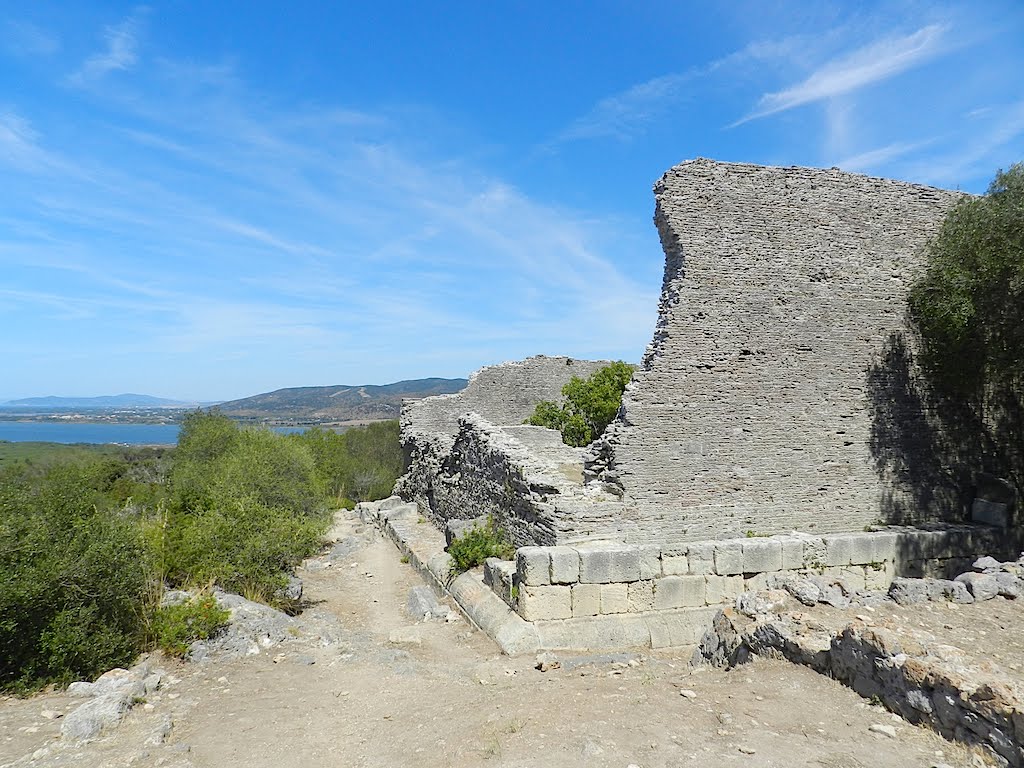 Capitolium in Antica Cosa by Familie Pustylnik