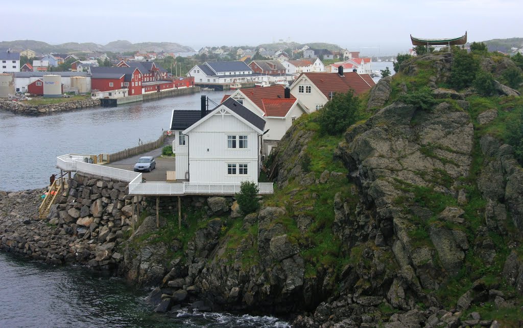 Hanekammen, Henningsvaer + Video by Ilkka T. Korhonen