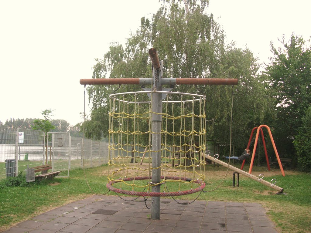 Klettergerüst am Spielplatz by 600m