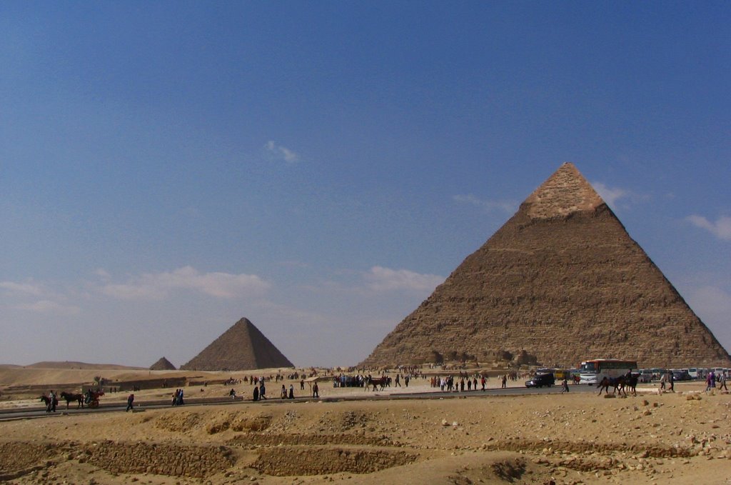 The Pyramids of Giza by fajna_asia