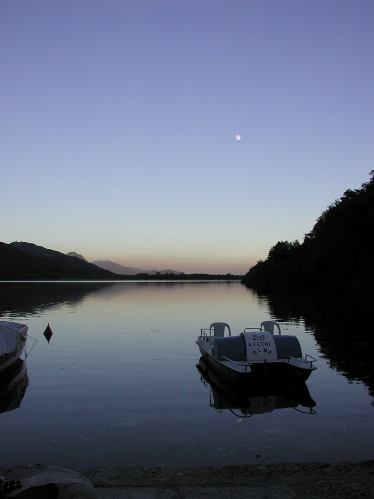 Lago di Mergozzo in evening by amarillougi