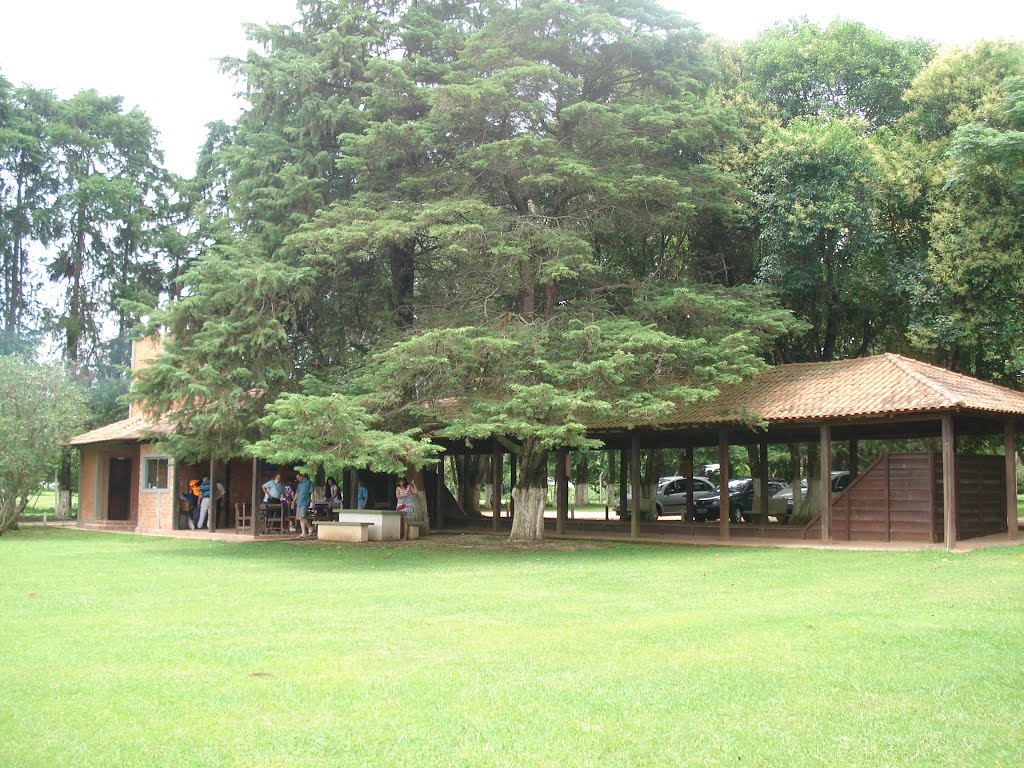 Clube de Campo - quadra de bocha by Edna Hornes