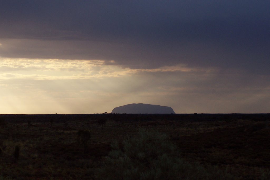 Uluru, Tormenta by Roberto Romero Marti…