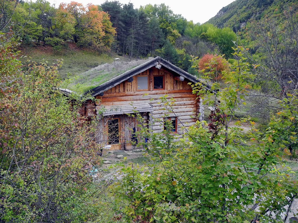 Chalet des Vénières, à toit végétal by Royon