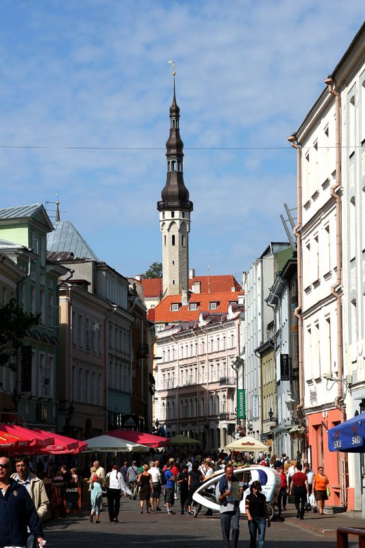 Calle turística en Tallin by diegotorrent