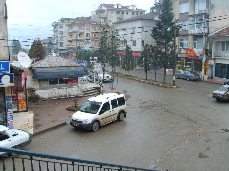 Kale caddesi iel trabzon-rize asfaltı kavşağı by M.Yilmaz