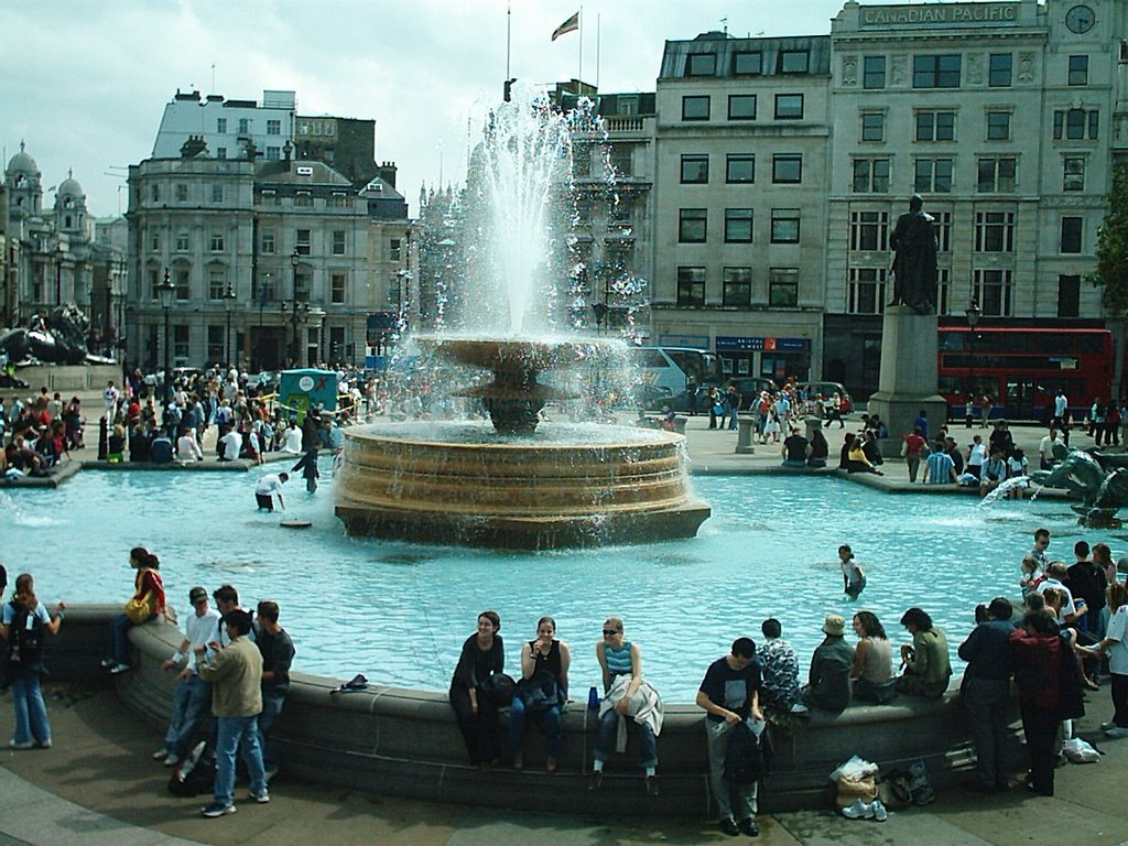 Trafalgar Square by Julio Mora