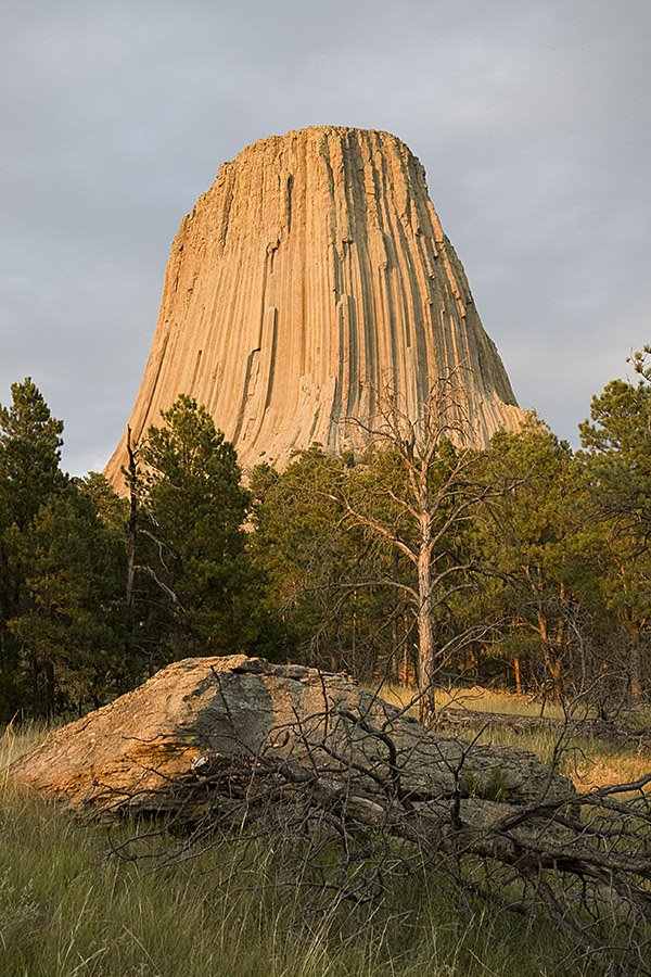 Devil's Tower, Wyoming. by Jerzy Kuflinski