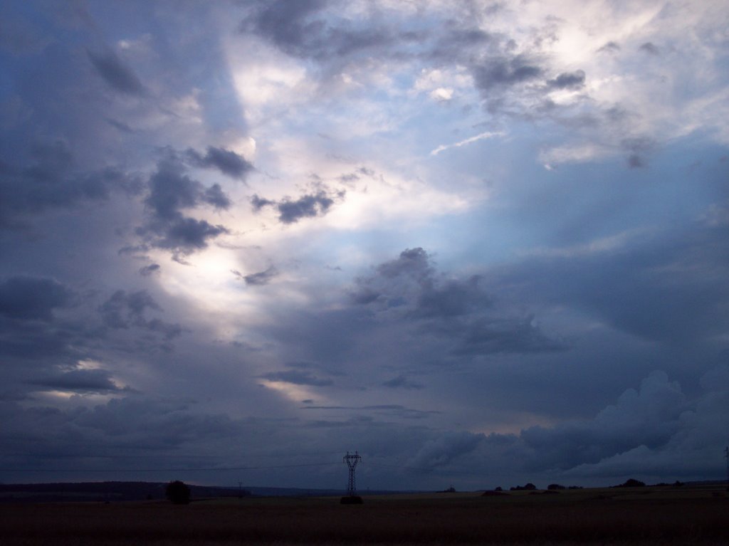 Ciel tourmenté vers le Sud / Stormy sky, champ d'éolienne, Stenay by TitTornade